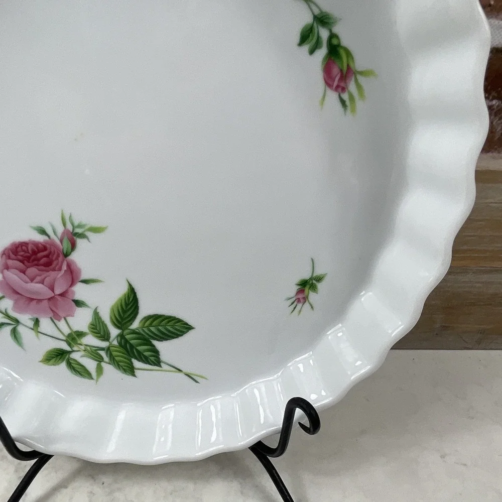 Christineholm Ceramic Pie Dish 9.5in Round White Pink Rose Floral Scalloped Edge